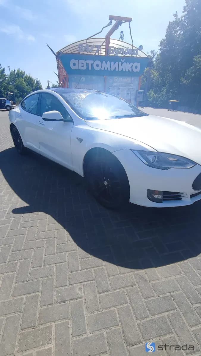 Tesla Model S 2013